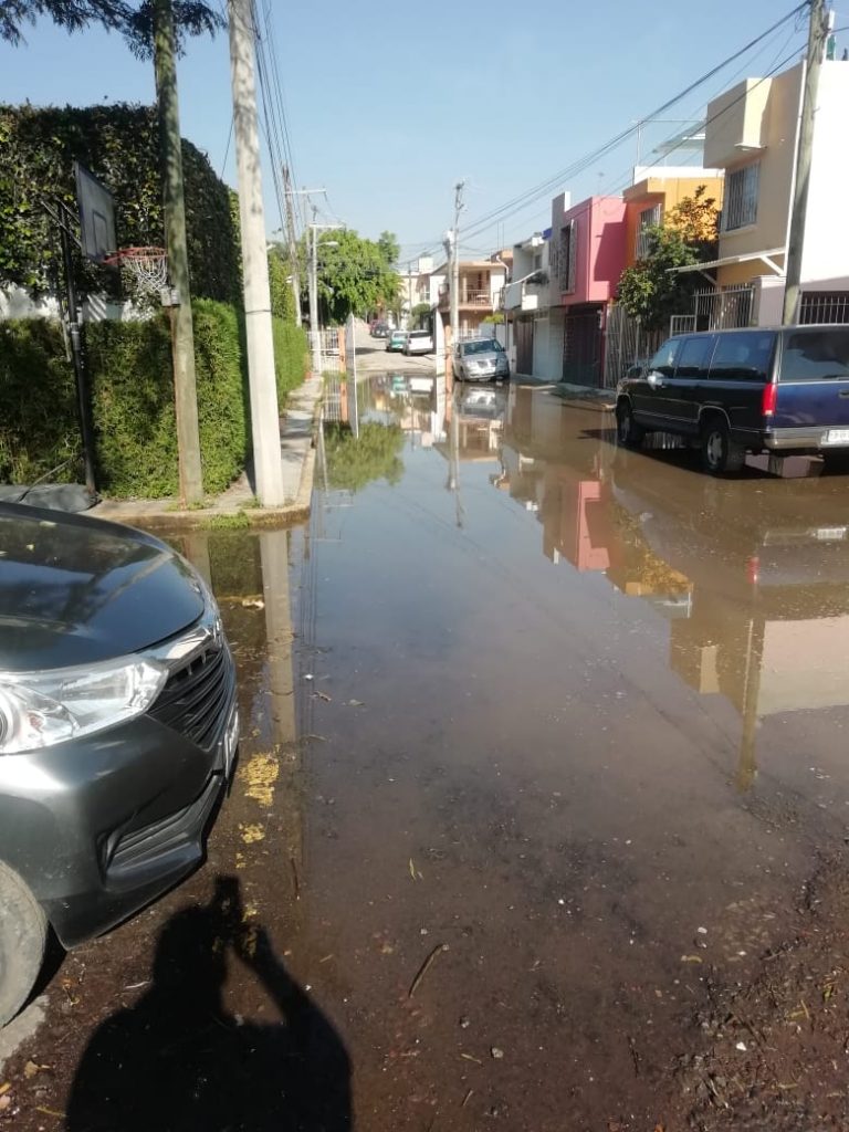 Vecinos del Fraccionamiento Bugambilias acusan de pésimas obras; Jorge Mier no atiende inundaciones Vecinos del Fraccionamiento Bugambilias acusan de pésimas obras; Jorge Mier no atiende inundaciones