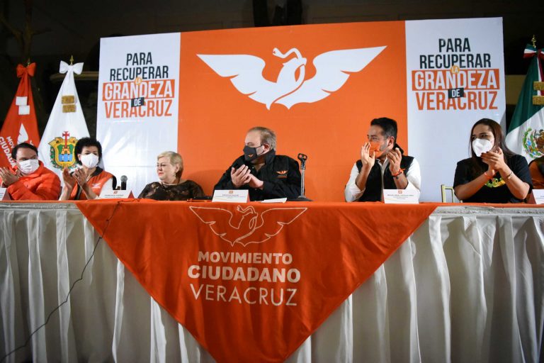 PAQUITA ESTÁ EN MOVIMIENTO PAQUITA ESTÁ EN MOVIMIENTO