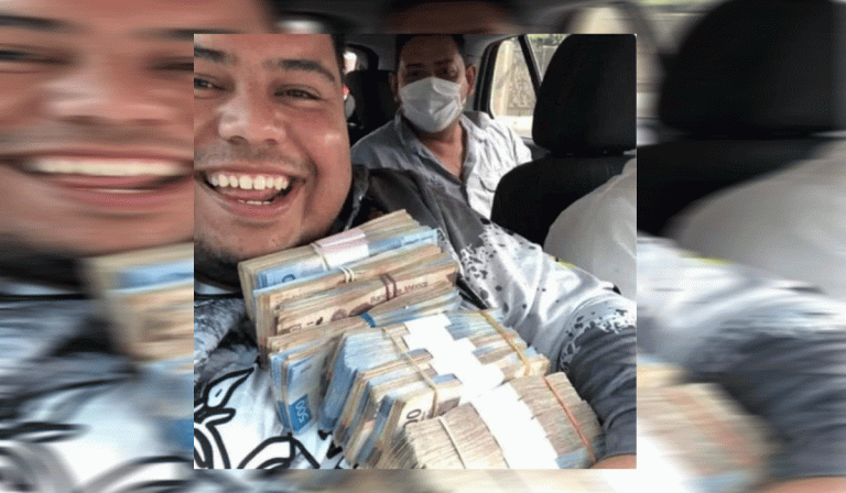 “Súper Delegado” junto con candidato de MORENA presumen fajos de billetes “Súper Delegado” junto con candidato de MORENA presumen fajos de billetes