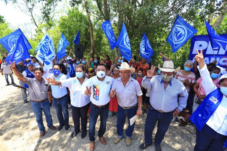 Pepe Mancha redoblará esfuerzos para atender el problema del agua en Tuxpan Pepe Mancha redoblará esfuerzos para atender el problema del agua en Tuxpan