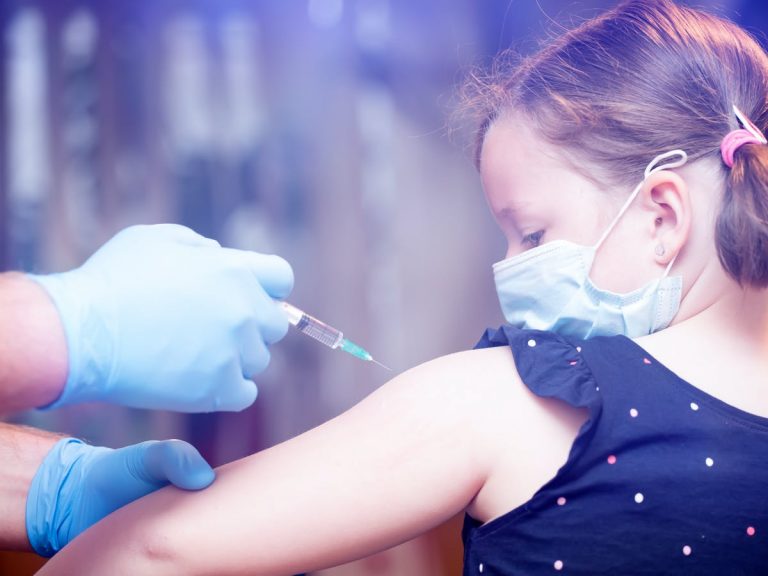 Niños y adolescentes están desprotegidos, tienen derecho a ser vacunados Niños y adolescentes están desprotegidos, tienen derecho a ser vacunados