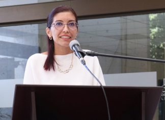 La que ahora dice “Díganme Doctora Wal” se sube al ladrillo y se marea en el Programa de Gobierno