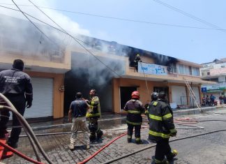 Ya está controlado el incendio en un local comercial del centro de la ciudad: Protección Civil del Ayuntamiento de Veracruz