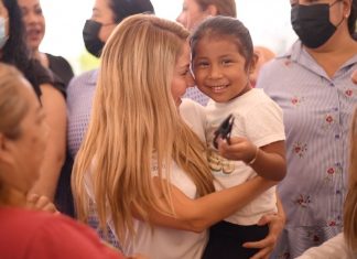 “Ya no tendrán que tomar clases en contenedores; les construiremos un plantel de primer nivel”: Patricia Lobeira de Yunes