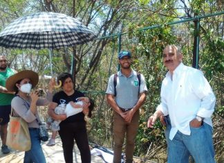 Atiende Ricardo Ahued a vecinos de Las Ánimas