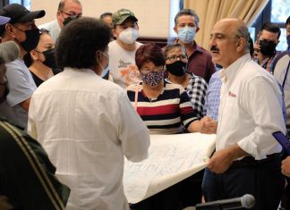 Da Ricardo Ahued ejemplo de cómo resolver los problemas sociales