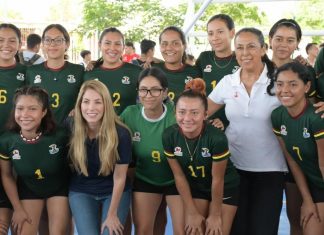 Por invitación del Movimiento Nacional Antorchista, inaugura Paty Lobeira de Yunes el Torneo Nacional de Voleibol
