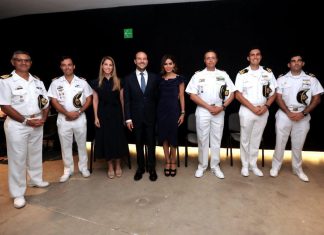 Reconoce Alcalde JM Unánue a comandantes de los buques participantes del Festival Velas Latinoamérica 2022