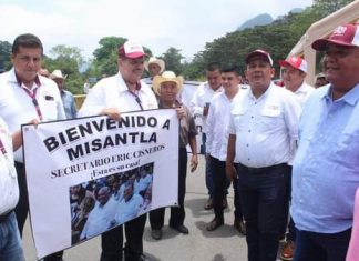 Eric Cisneros Burgos da banderazo a obra y no asistente a convivio dejando plantados a ciudadanos que lo esperaban