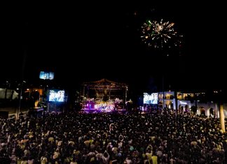 Alcalde JM Unánue corona a la Doncella del Mar en el regreso de las fiestas de Santa Ana