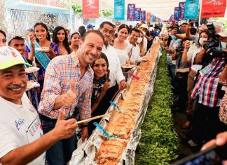 Celebra Alcalde JM Unánue el 30 aniversario del Filete Relleno de Mariscos