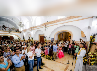 Alcalde JM Unánue y Paty Lobeira acompañan a boqueños en la Procesión y Serenata a nuestra Señora de Santa Ana