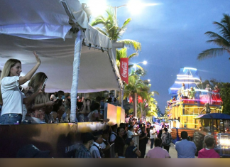 Miles de veracruzanos y turistas disfrutan del cuarto desfile de Carnaval