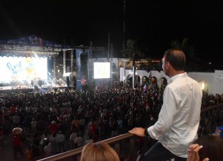 Concluyen fiestas de Santa Ana con el tradicional torito y concierto de Aarón y su Grupo Ilusión