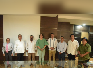 ENTREGAN MEDALLA Y RECONOCIMIENTO AL LIC. ISIDRO JIMÉNEZ ABOGADO POSTULANTE EN EL AYUNTAMIENTO DE SAN ANDRÉS TUXTLA.