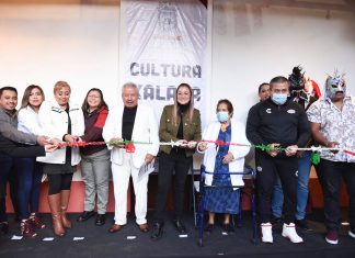Inauguran muestra de piñatería y lucha libre en el Centro Recreativo Xalapeño