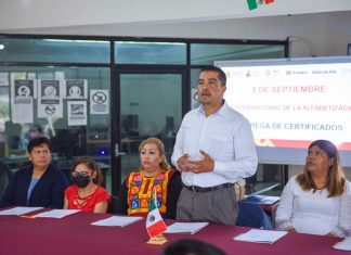 Entrega Ayuntamiento certificados de alfabetización