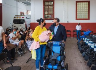 Entrega Ayuntamiento apoyos a personas con discapacidad