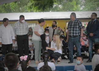 La alcaldesa Patricia Lobeira de Yunes brinda apoyo a todas las escuelas primarias públicas del municipio