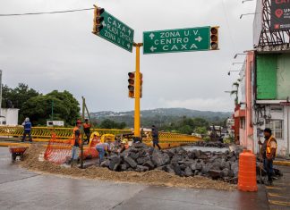 Por reparación de losas, cierran laterales de Maestros Veracruzanos hacia Murillo Vidal