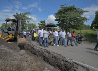 La alcaldesa Patricia Lobeira de Yunes supervisa trabajos del colector pluvial Mata Cocuite