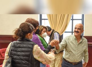 Atiende Ricardo Ahued a vecinos de Lomas Verdes