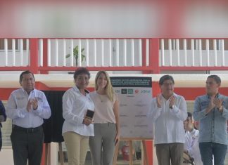 La alcaldesa Patricia Lobeira de Yunes firmó convenio de colaboración con el CECATI 42