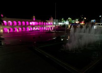 Palacio Municipal de Boca del Río se iluminó de rosa