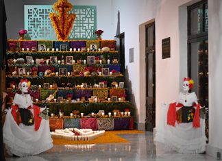 Invita la alcaldesa Paty Lobeira de Yunes visitar el Altar del Día de Muertos