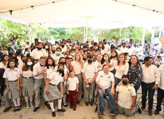 Presentan niños de “Orquestando Cumbia” ensamble musical a la alcaldesa Paty Lobeira y a los medios de comunicación en la telesecundaria Flores Magón