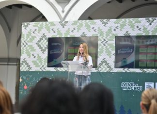 Presenta Paty Lobeira de Yunes programa para las “Fiestas Decembrinas 2022”