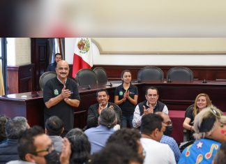 Entregan vestuario y trajes de gala a artistas del Ayuntamiento