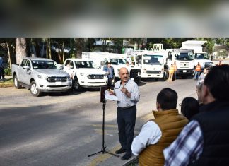 Entrega Ayuntamiento vehículos operativos a diversas áreas municipales