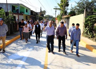Entrega Ricardo Ahued obra en El Tronconal