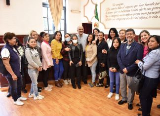 Entrega Ayuntamiento apoyo a estudiantes de ICATVER