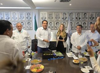 Recibe Paty Lobeira de Yunes reconocimiento de la CANACO por su labor en el Ayuntamiento