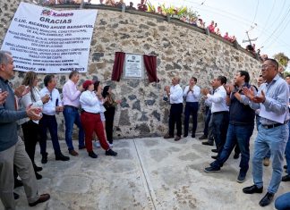 Entrega Ayuntamiento obra de pavimentación en la colonia 9 de Abril