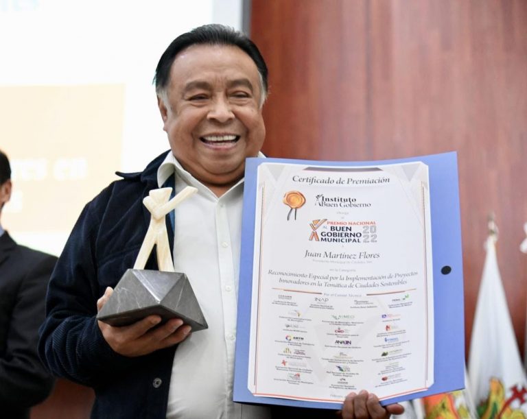 Alcalde de Córdoba y su Síndica compran premio “patito” con recursos municipales a empresa fraudulenta Alcalde de Córdoba y su Síndica compran premio “patito” con recursos municipales a empresa fraudulenta
