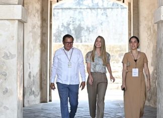 Asiste Paty Lobeira de Yunes al evento “Fandango por la lectura”, encabezado por Beatriz Gutiérrez Müller en San Juan de Ulúa