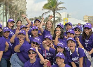 Más de 4 mil mujeres conforman valla humana por todo el Bulevar de Veracruz