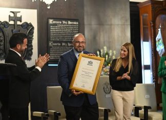 Paty Lobeira de Yunes entrega reconocimiento a Televisa Veracruz por su 40 Aniversario