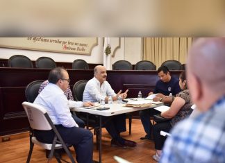 Recibe Ricardo Ahued a vecinos de la colonia Zapata