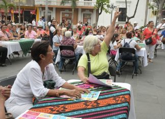 Se canta la “Lotería Jarocha” en el Zócalo de la Ciudad