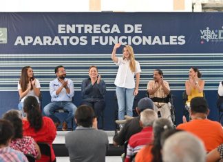 Entrega alcaldesa Paty Lobeira de Yunes aparatos funcionales