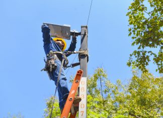 Continúa instalación de luminarias LED en el Centro