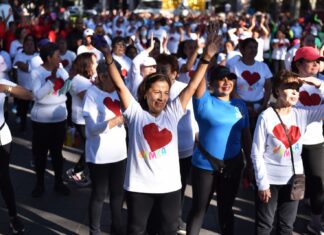 Participa Ayuntamiento de Xalapa en Primer Zumbatón Veracruz