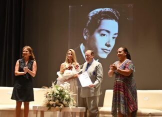 Realiza la alcaldesa Paty Lobeira de Yunes homenaje al diseñador Tirso