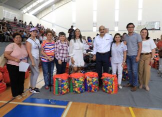 Asiste Ricardo Ahued a entrega de material escolar
