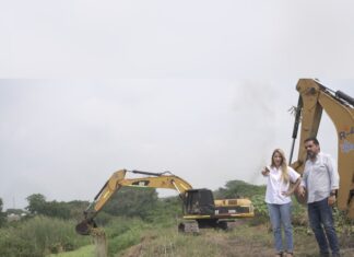 Supervisa alcaldesa Paty Lobeira de Yunes trabajos de limpieza en el canal pluvial de Geovillas del Puerto