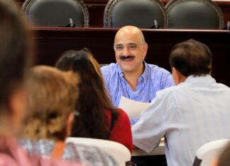 Atiende Alcalde a habitantes de la periferia en audiencia ciudadana